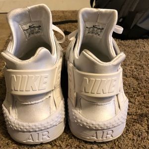 All white nike air huaraches